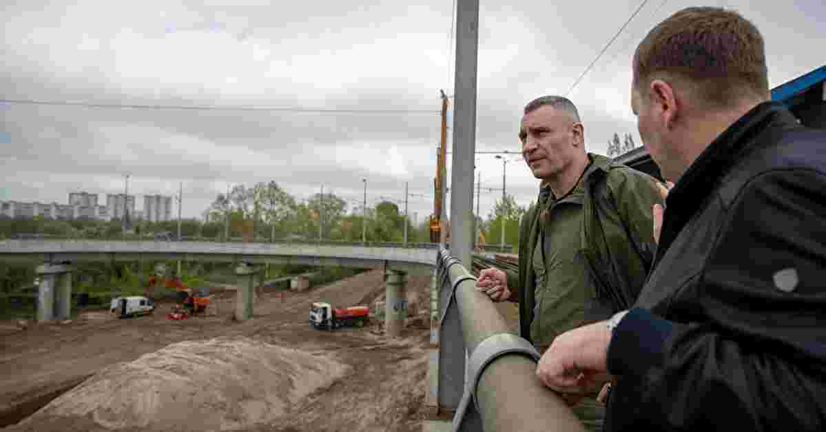 Кличко розповів, коли відкриють рух Подільсько-Воскресенським мостом