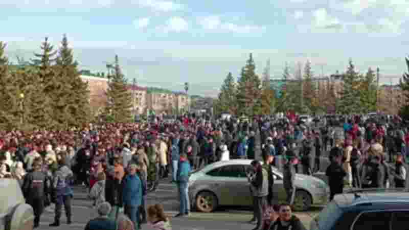 Повінь в Орську: росіяни вийшли на мітинг через невдоволення діями влади