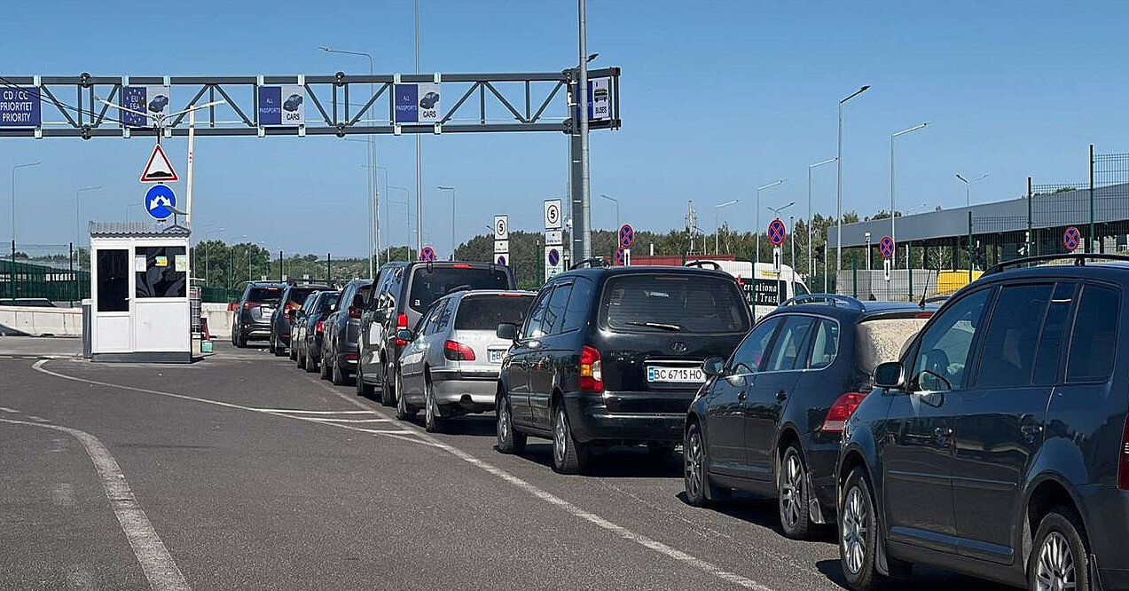 Прикордонники фіксують збільшення потоку машин на виїзд із України