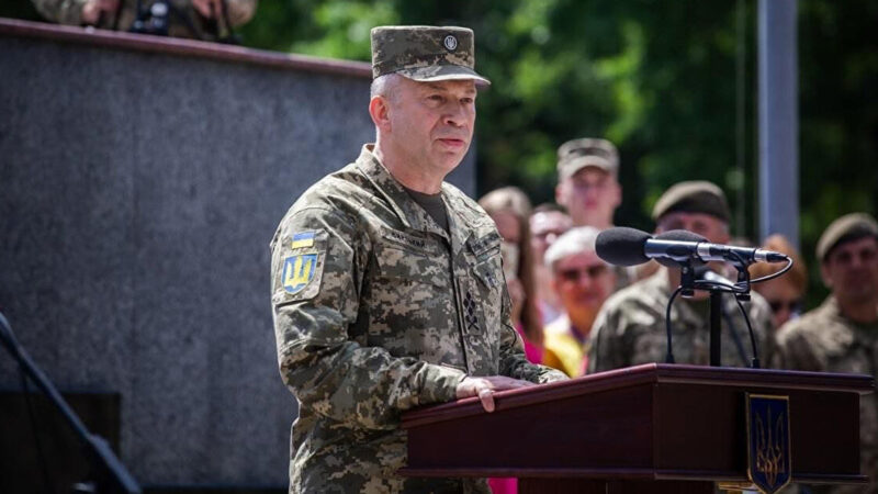 Сирський у День Конституції закликав не забувати про обов’язки та долучатись до ЗСУ