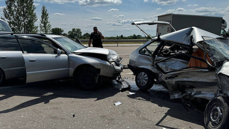 На Волині зіштовхнулись автівки: загинула жінка, п’ятеро травмованих