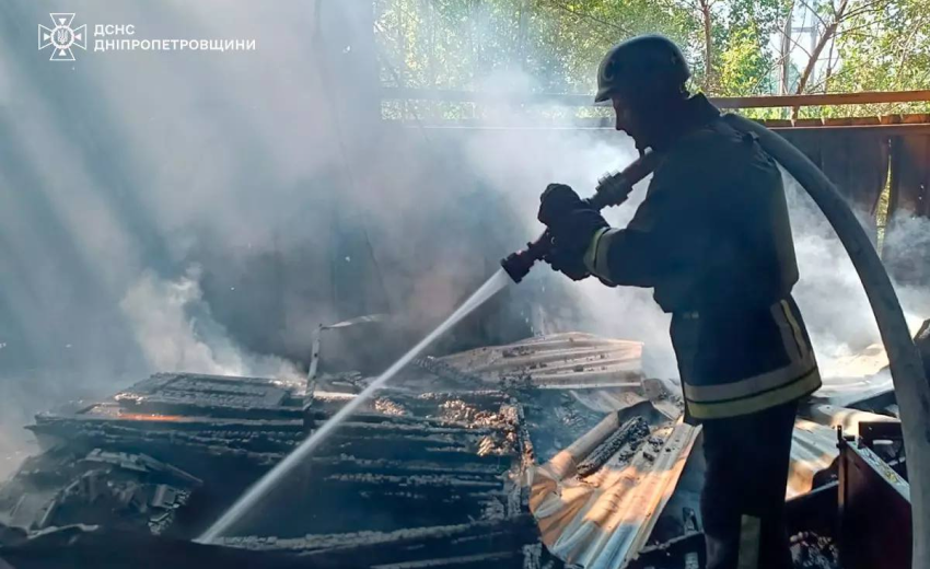 Під час ліквідації пожежі у Криворізькому районі вогнеборці виявили тіла двох людей