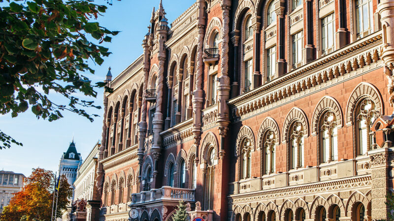 Нацбанк скасував низку обмежень для волонтерів, населення та бізнесу