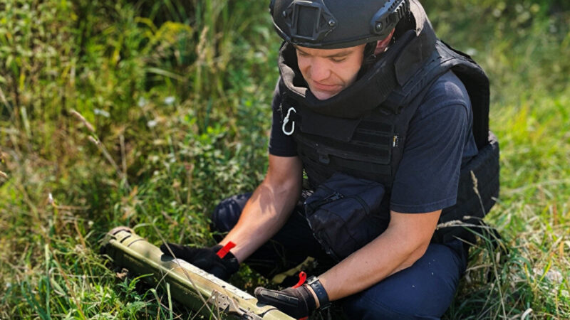 Сапери знайшли ворожий гранатомет біля одного з будинків на Київщині