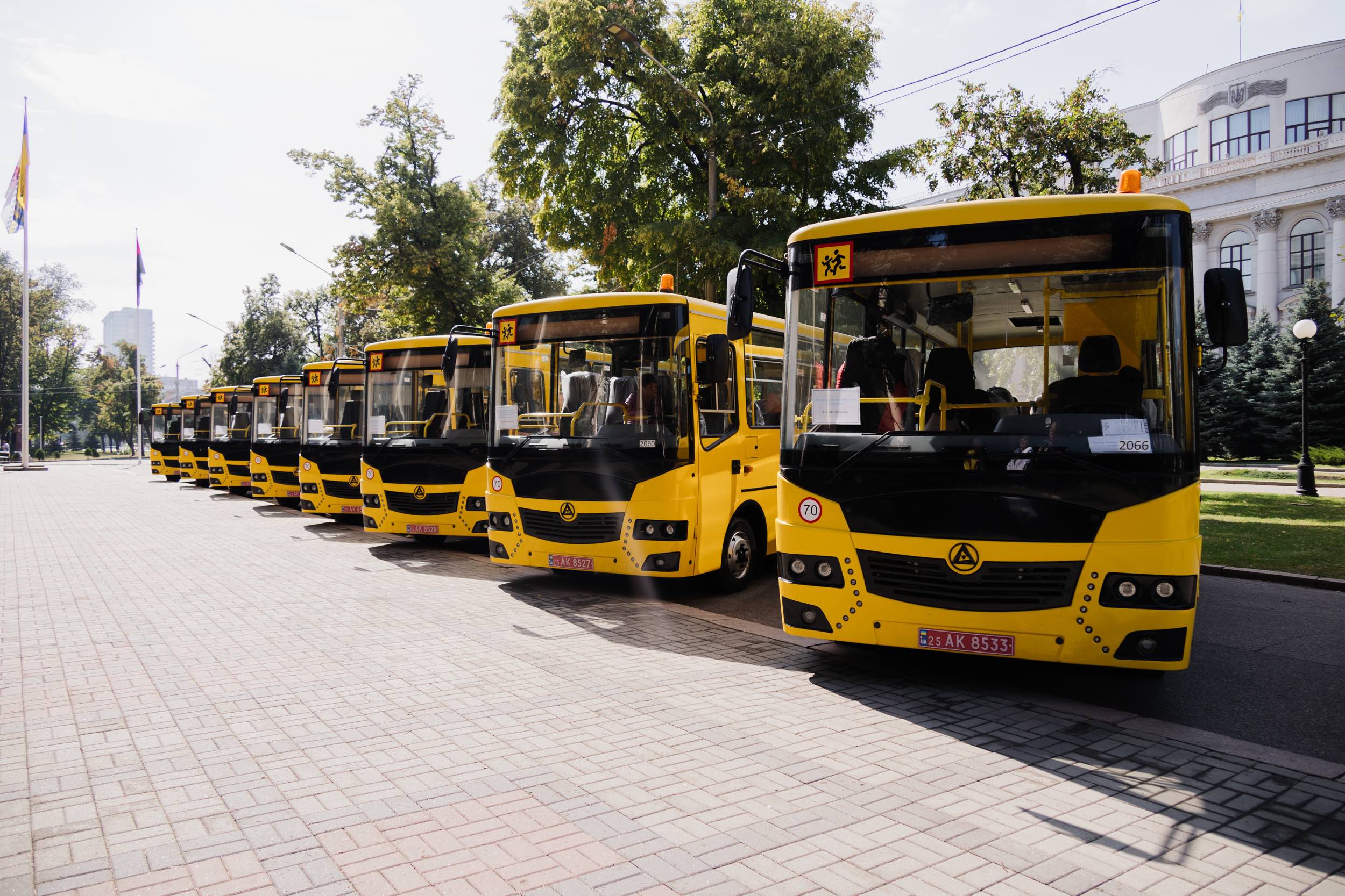 Громади Дніпропетровщини отримали чергову партію шкільних автобусів