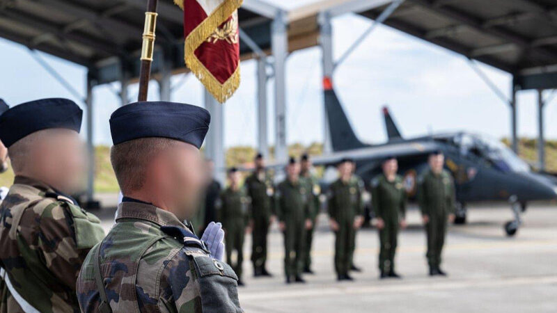 Франція завершила підготовку першої групи українських пілотів на літаках Alphajet