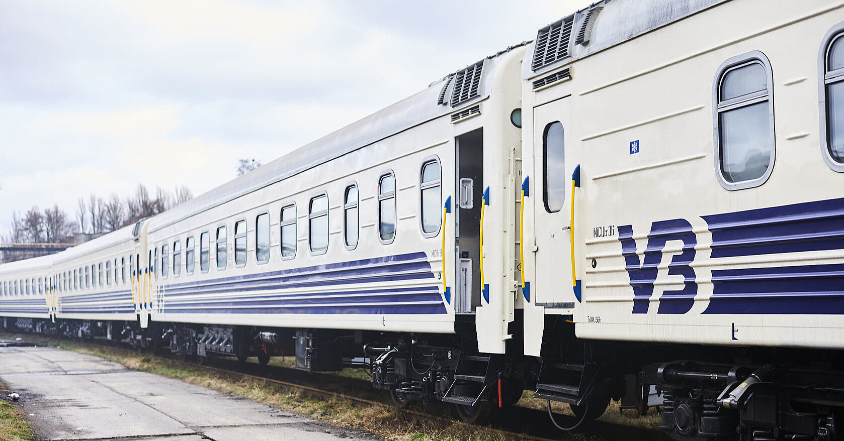 “Укрзалізниця” попередила про затримку низки поїздів через знеструмлення