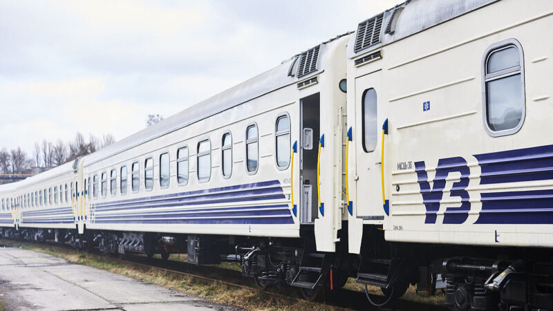 “Укрзалізниця” запускає додаткові поїзди до Львова та Камʼянця-Подільського