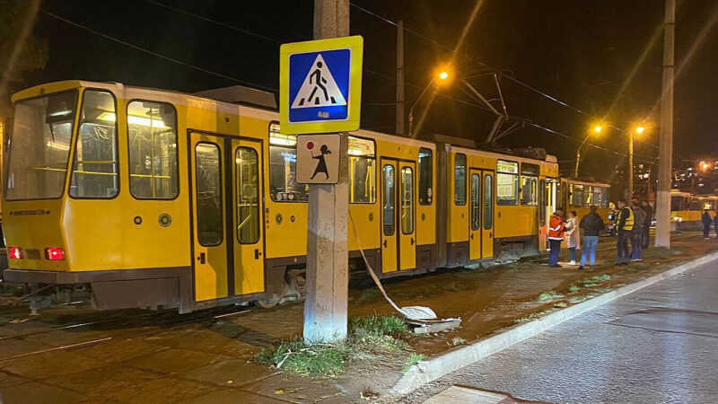 У Львові водій трамвая збив жінку з дитиною: що відомо