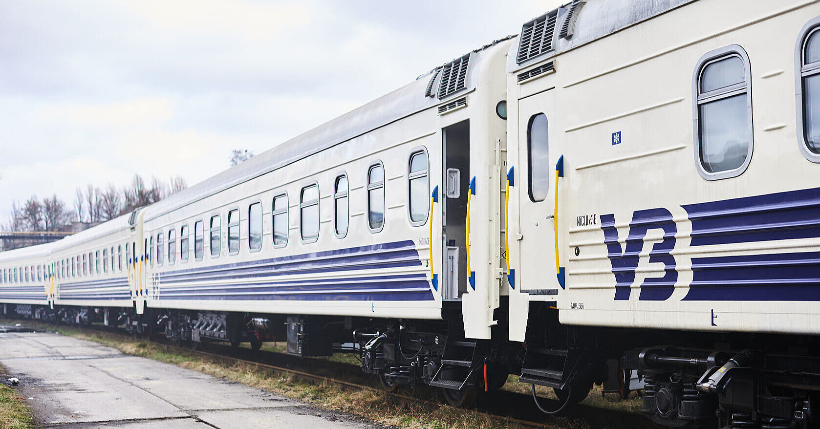 “Укрзалізниця” призначила додаткові поїзди з Києва до Львова та Рахова