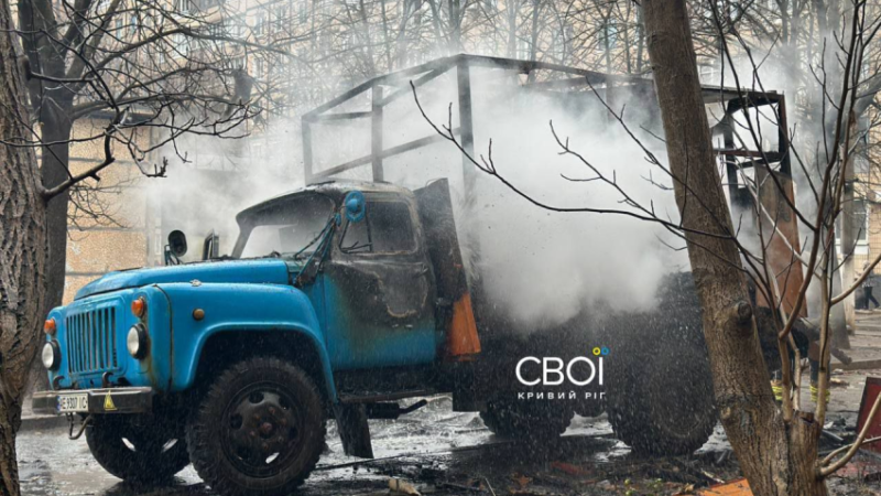 Під час проведення ремонтних робіт в автівці Кривбасводоканалу стався вибух: подробиці