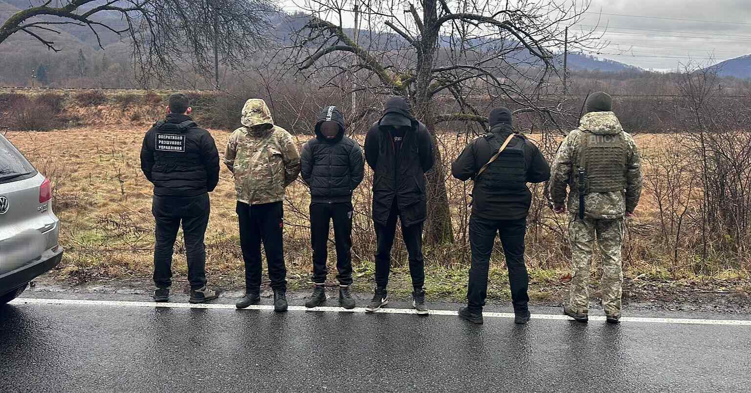 Щоб підвезти чоловіків до кордону, переправники доєднались до траурного кортежу