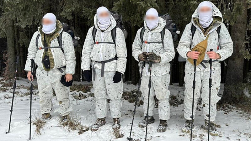 Прикордонники затримали групу чоловіків, які намагались втекти до Румунії