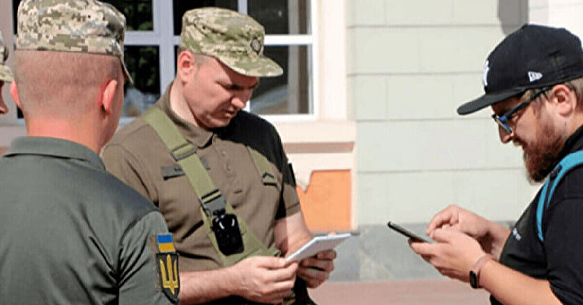 У ТЦК пояснили, в яких випадках працівники можуть застосовувати силу до громадян