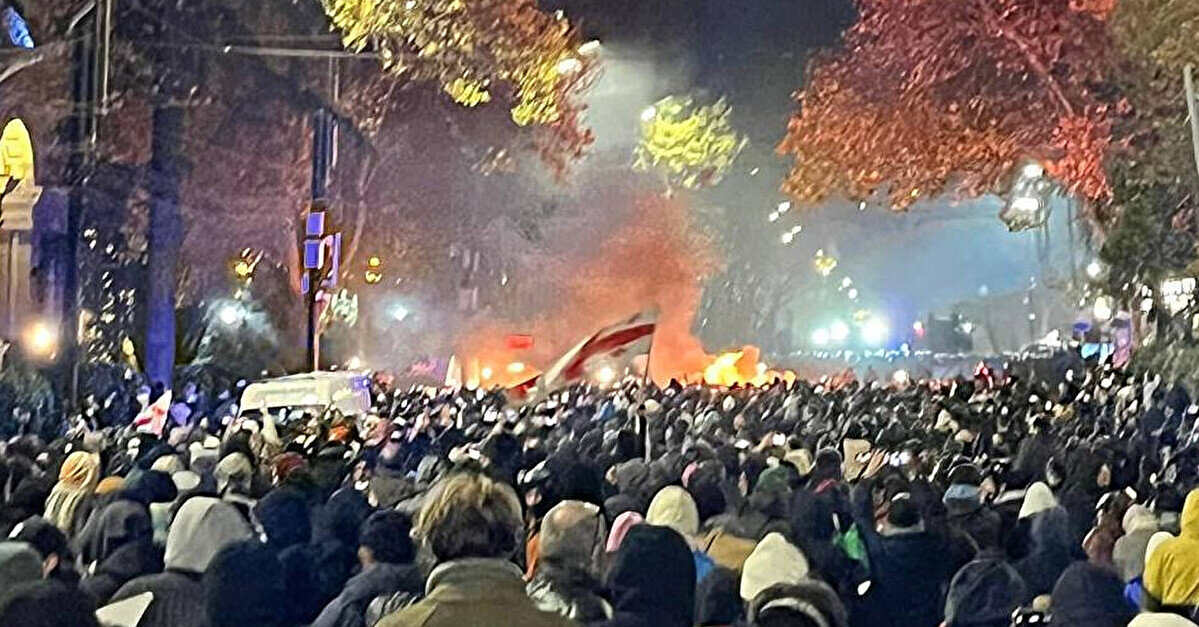 Протести у Грузії: силовики відтіснили мітингувальників від будівлі парламенту