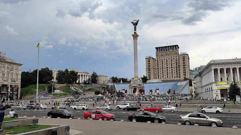 Опитування показало, що частина українців проти повернення біженців із-за кордону