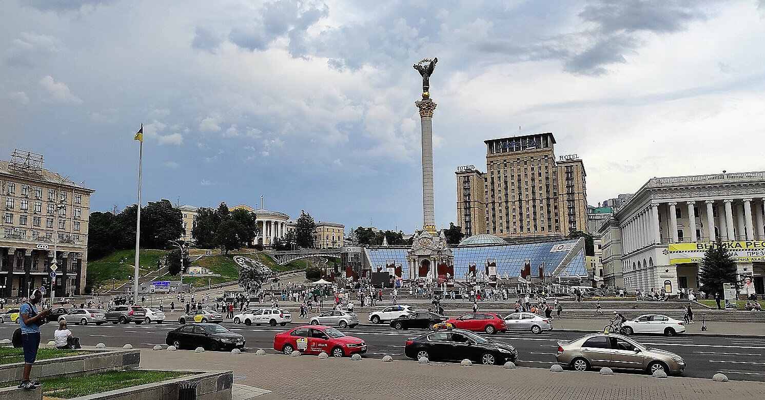 Опитування показало, що частина українців проти повернення біженців із-за кордону