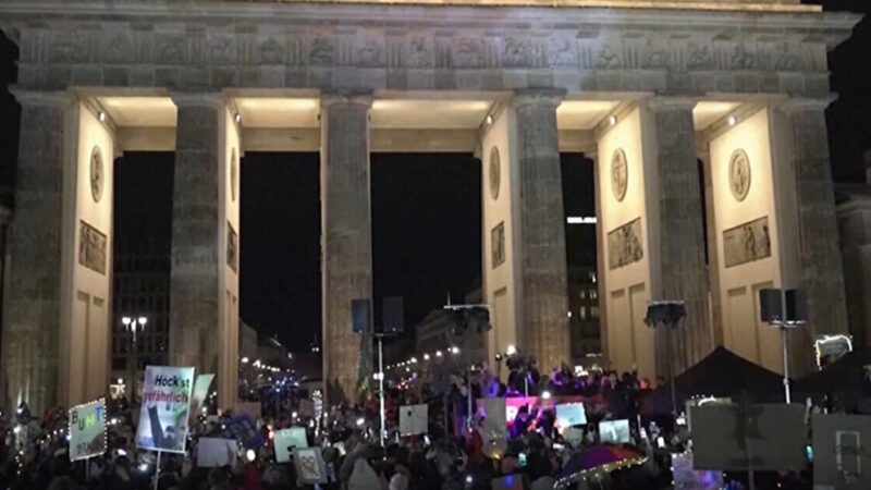 У Німеччині тисячі людей вийшли на протести проти ультраправих