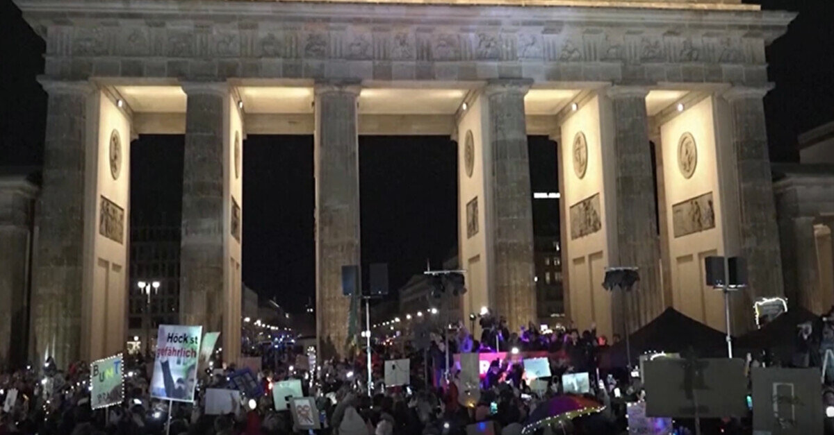 У Німеччині тисячі людей вийшли на протести проти ультраправих