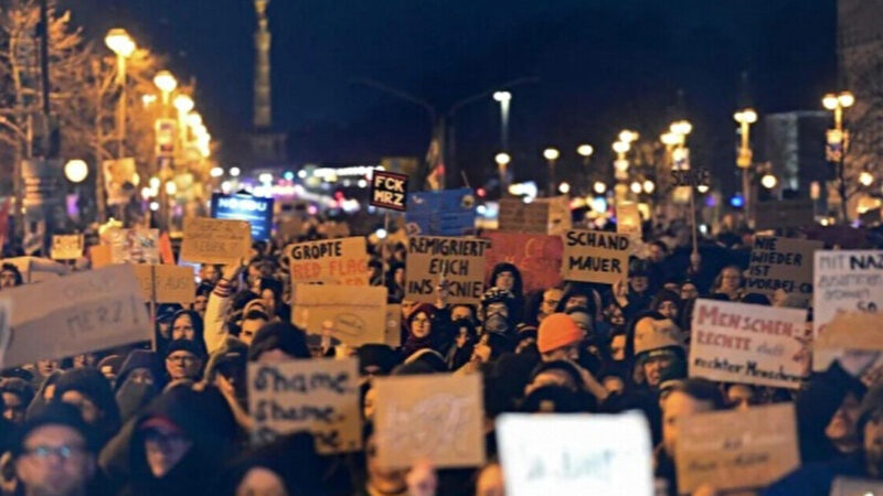 У Берліні тисячі людей протестували під штабом ХДС через співпрацю з ультраправими