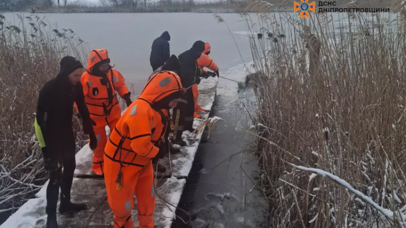 Криворізький район: троє рибалок провалились під кригу, один з них загинув