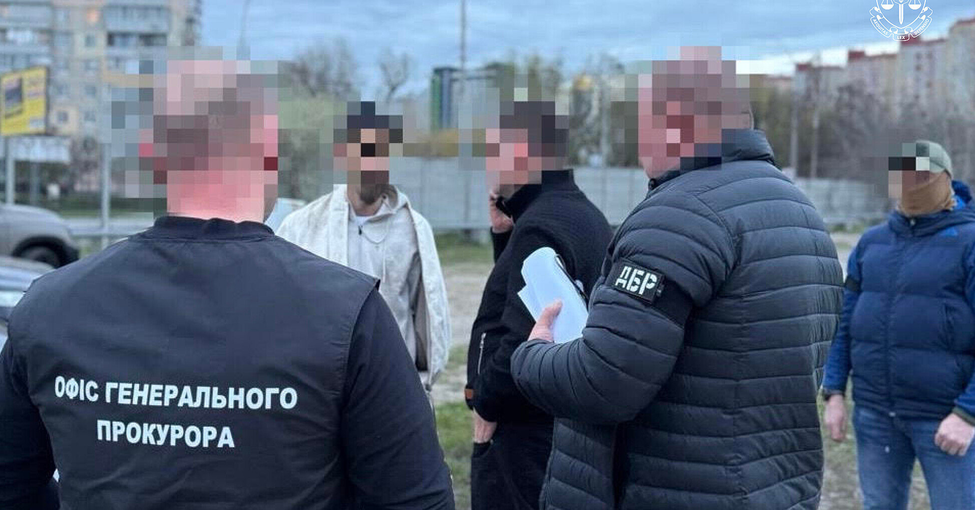 Посадовець Міноборони за $8 тис “допомагав” військовозобов’язаним з бронюванням