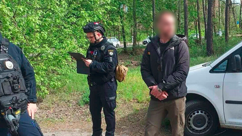 У Харкові чоловік погрожував ножем співробітнику ТЦК: що сталося