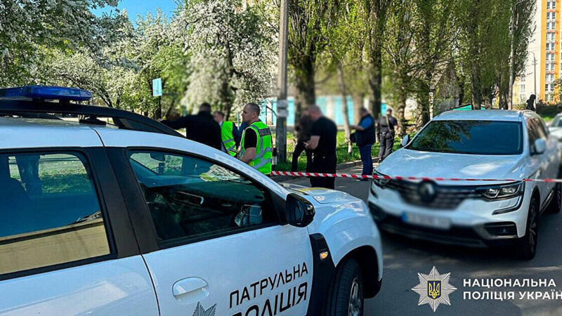 У Києві знайшли чоловіка з вогнепальним пораненням: деталі з’ясовують