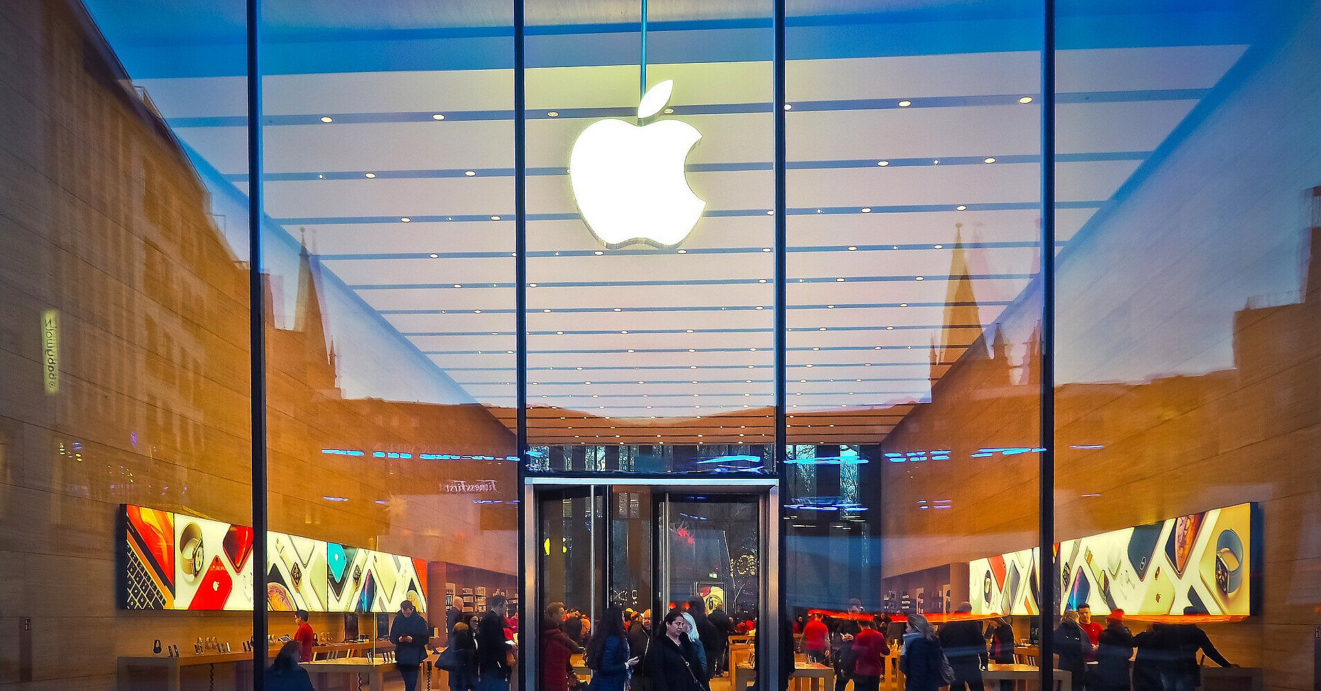 Apple збирається перенести до Індії збірку всіх iPhone для ринку США – FT
