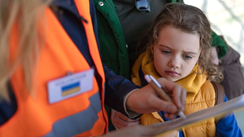 Можуть вилучити з родини: примусова евакуація дітей у Дніпропетровській області