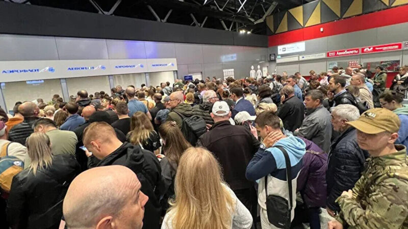 В аеропортах РФ триває колапс після масованої дронової атаки – росЗМІ
