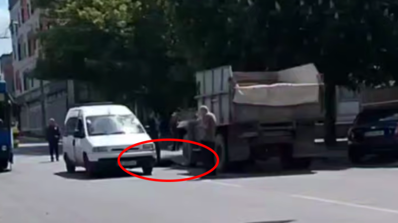 Тікав від ТЦК та потрапив під колеса машини: на житловому масиві Тополя-3 у Дніпрі сталася ДТП