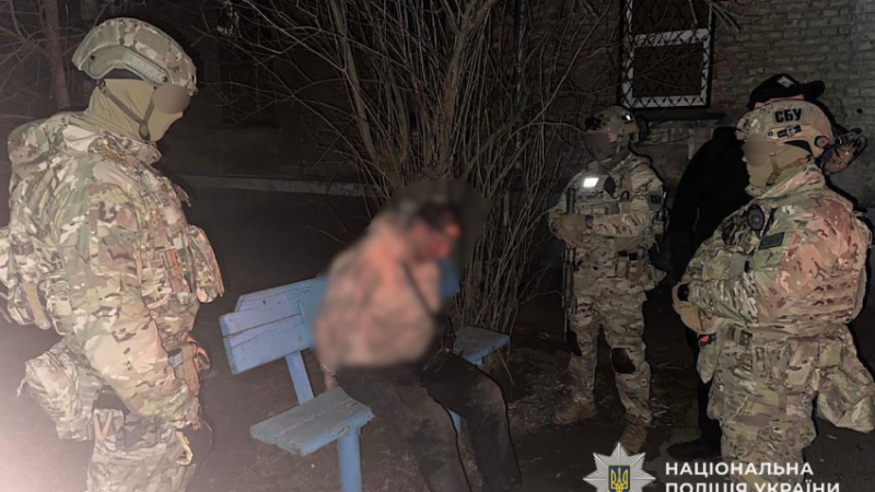 Поліцейські Нікополя перекрили канал збуту вогнепальної зброї армійського зразка