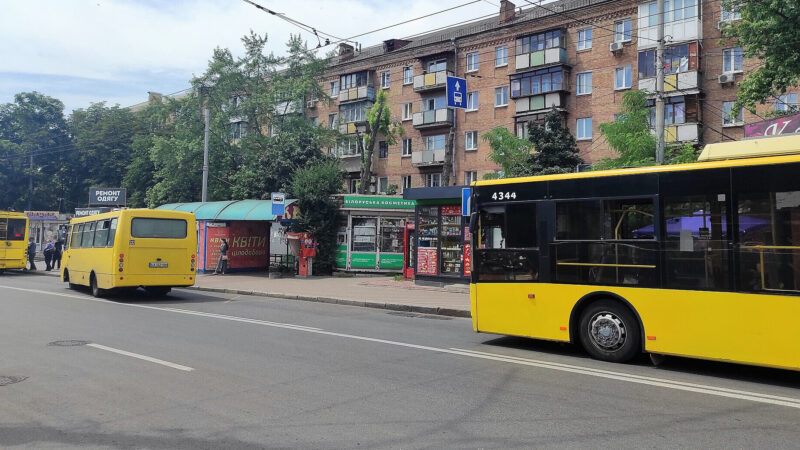 У Києві змінили рух транспорту на вихідних: які автобуси й тролейбуси курсують інакше