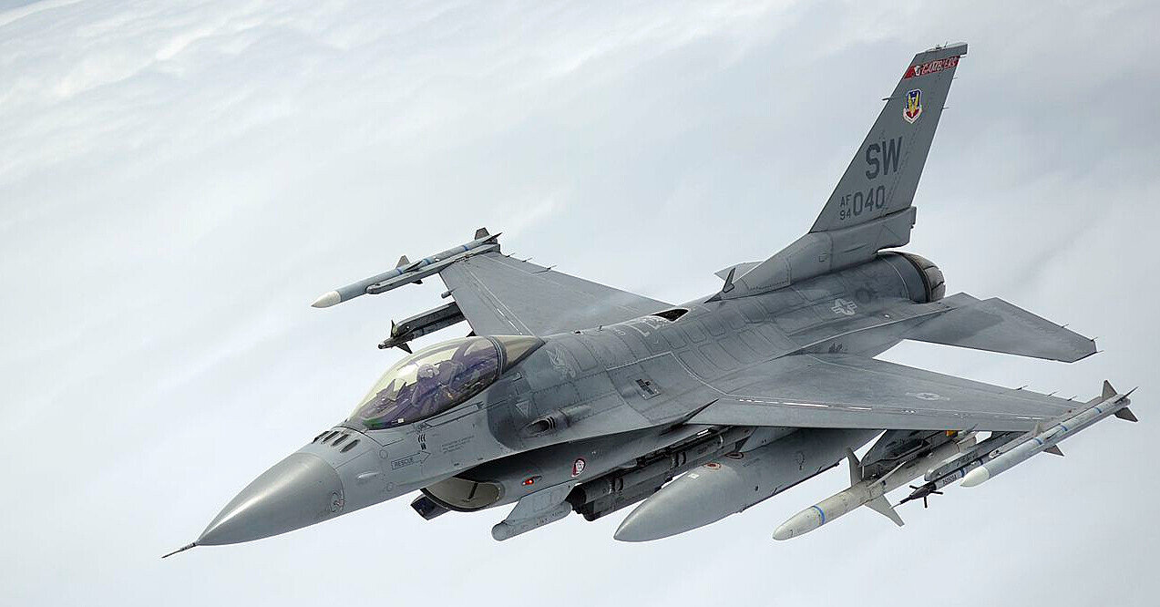 Україна та Чехія домовилися про навчання українських пілотів на F-16 та F-39
