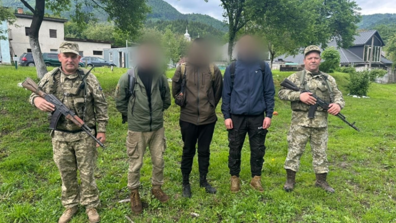 Заблукали в горах, під час спроби незаконного перетину кордону: на Закарпатті виявили втікачів з Дніпропетровської області