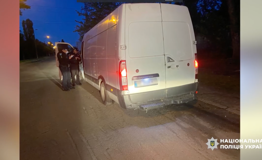 На Дніпропетровщині викрито канал постачання спирту: вилучено майже 4 тонни сировини