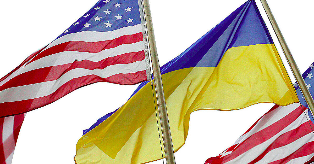 Більшість американців вважають, що США мають продовжувати військову підтримку України