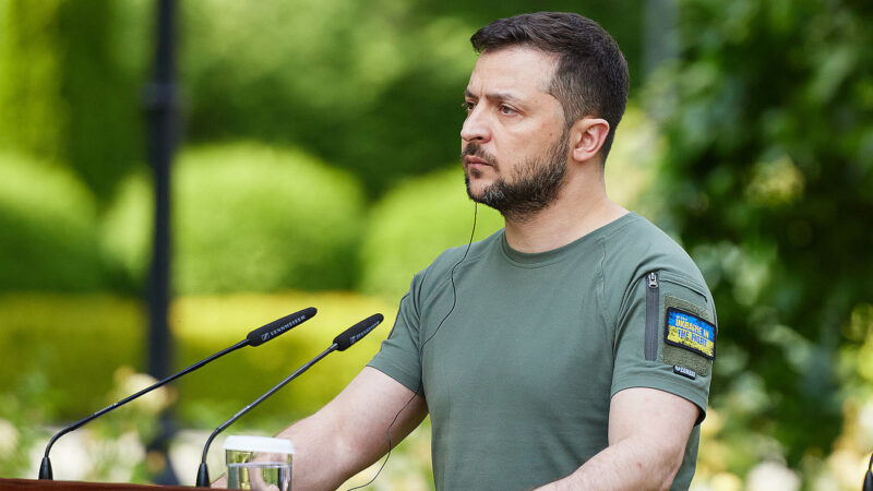 Дослідження показало, чи виграє Зеленський у Залужного у можливих виборах