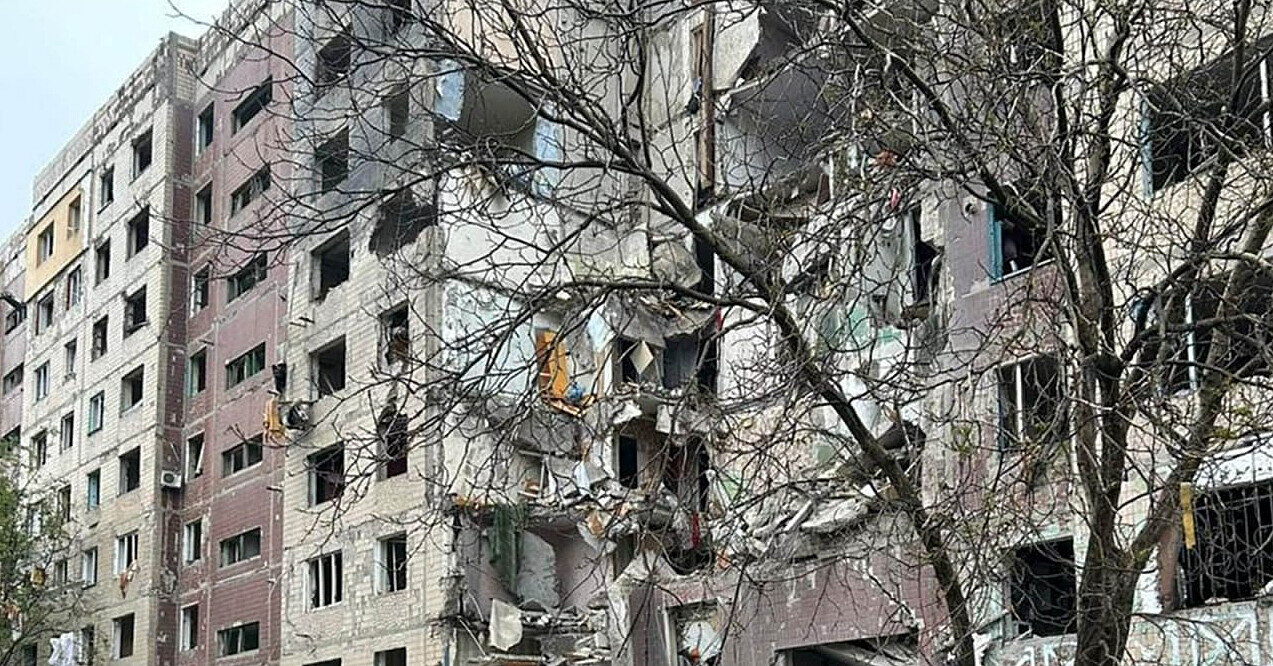 Окупанти скинули авіабомбу на багатоповерхівку в Костянтинівці: під завалами може бути людина