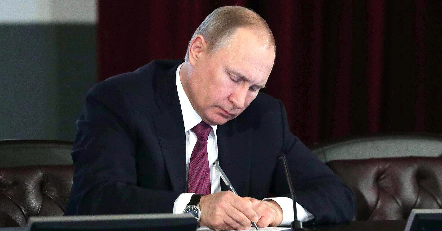 Путін наказав відбирати компанії за зрив держзамовлення під час воєнного стану