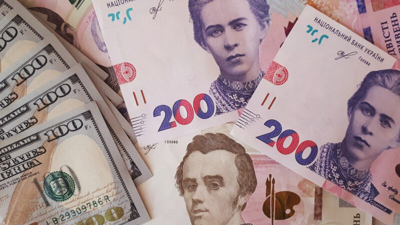 На валютному ринку настало літо
