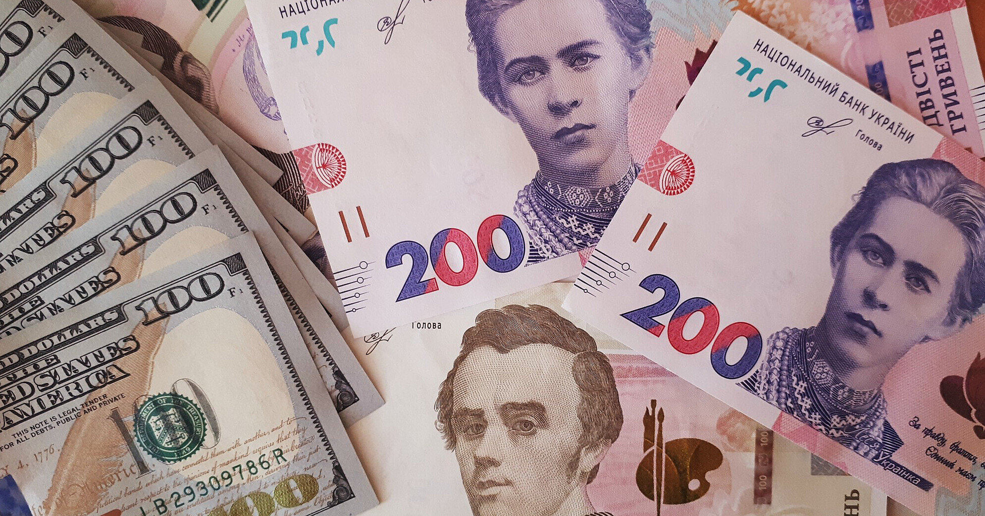 На валютному ринку настало літо