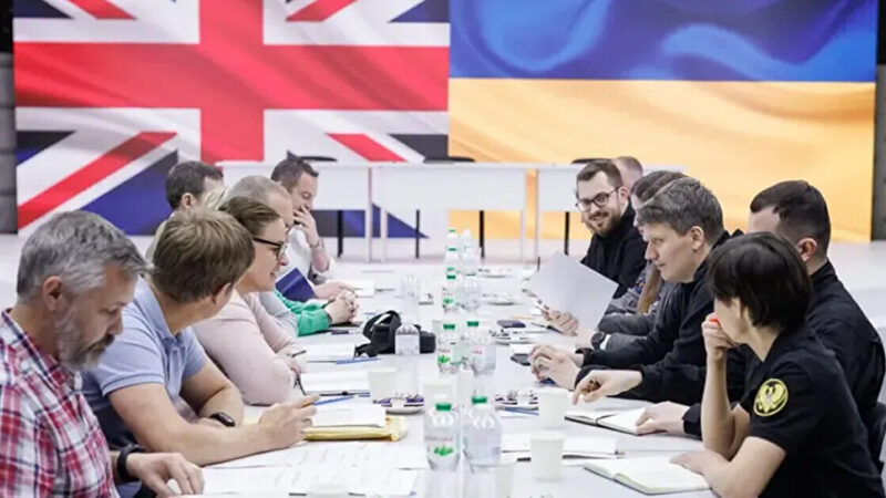 Британія спрямує кошти від заморожених росактивів на озброєння та ремонт техніки для України