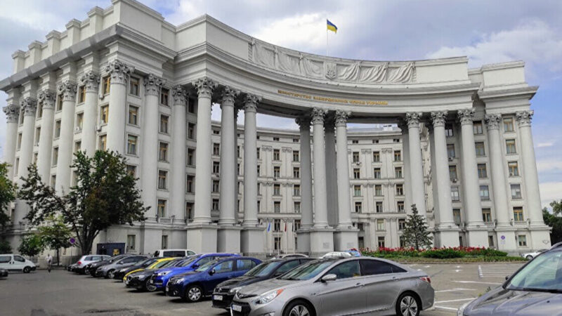 МЗС закликало іноземні держави утриматися від участі у параді у Москві
