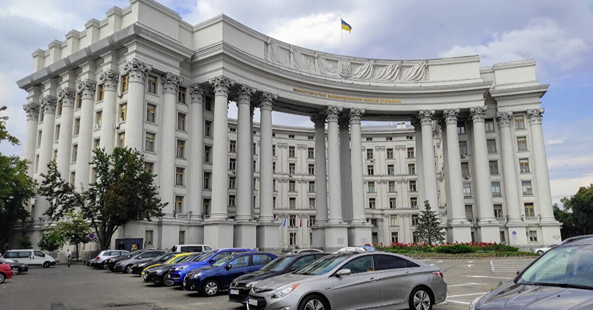 МЗС закликало іноземні держави утриматися від участі у параді у Москві
