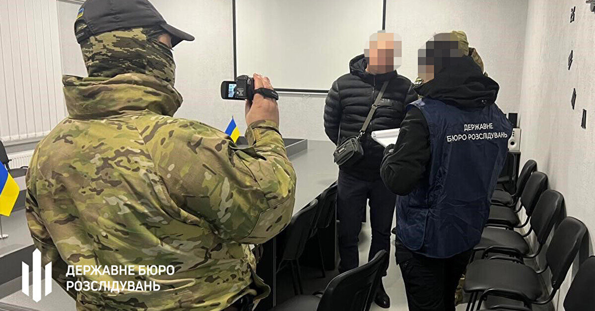 Під суд віддали посадовця колонії, який зливав РФ дані засуджених, які вступили до лав ЗСУ