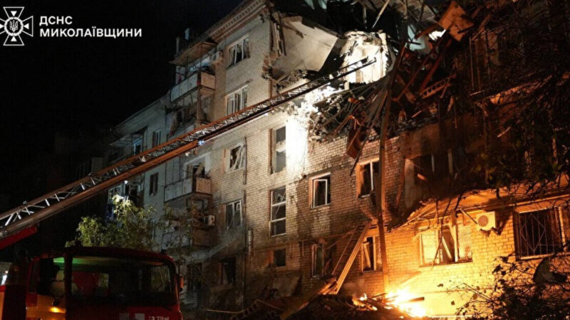 Через удар РФ зруйновано п’ятиповерхівку в Миколаєві, загинув чоловік