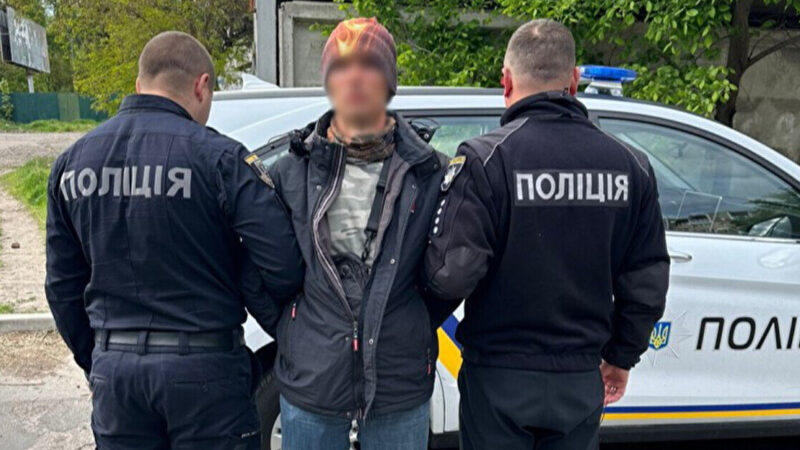 У Чернігові затримали чоловіка, який погрожував ножем співробітникам ТЦК