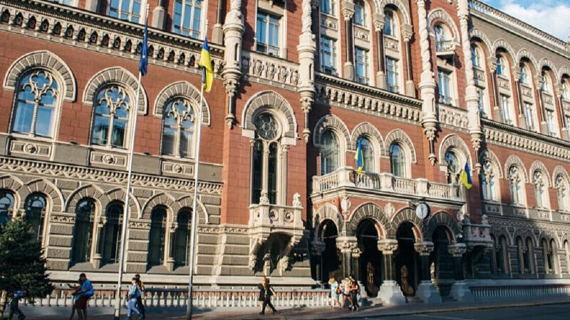 Нацбанк скоротив продаж доларів на міжбанку до мінімуму за рік